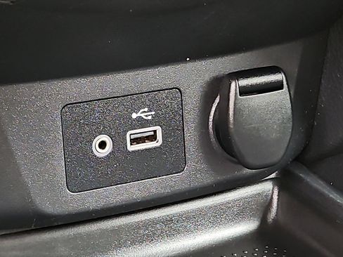 Used 2018 Nissan Rogue SV image 22