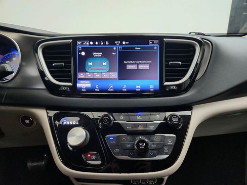 Used 2022 Chrysler Pacifica Touring-L FWD image 20