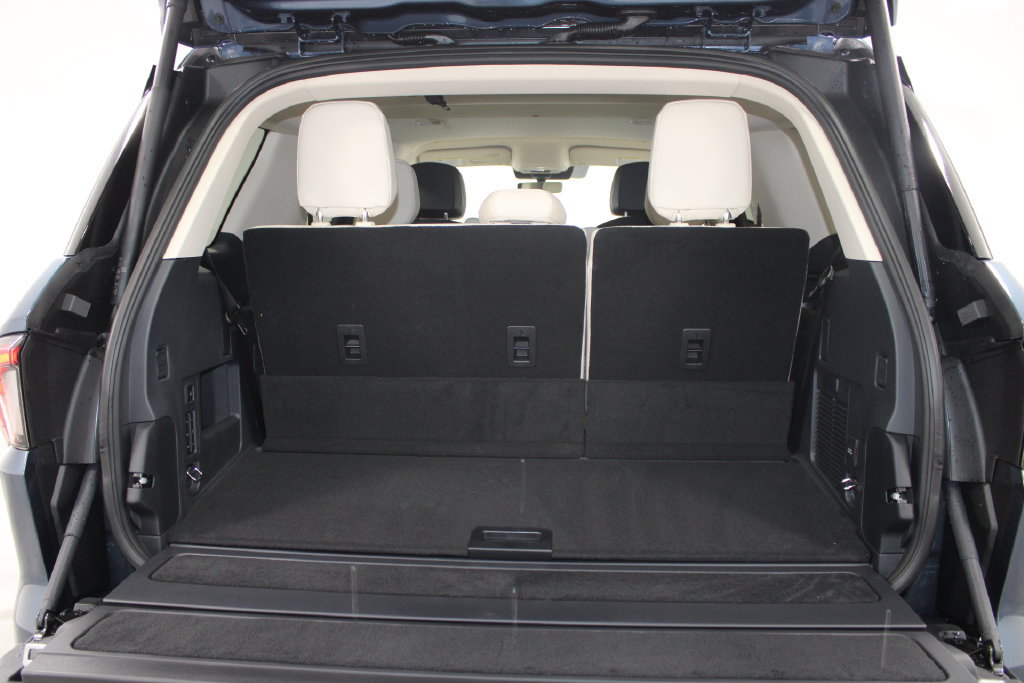 New 2027 Lincoln Navigator Premiere RWD image 16