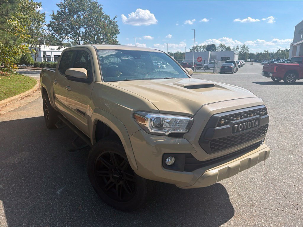 Used 2018 Toyota Tacoma TRD Sport AWD/4WD image 12