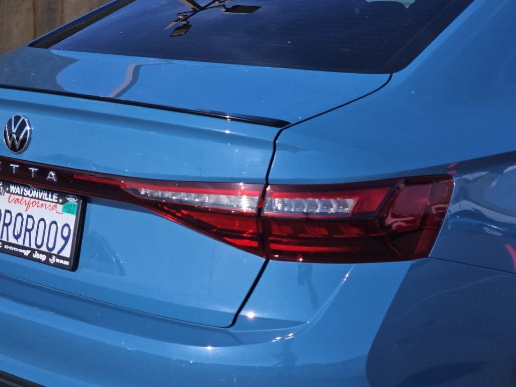 Used 2025 Volkswagen Jetta Sport FWD image 40