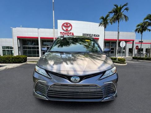 Used 2022 Toyota Camry XLE FWD image 2