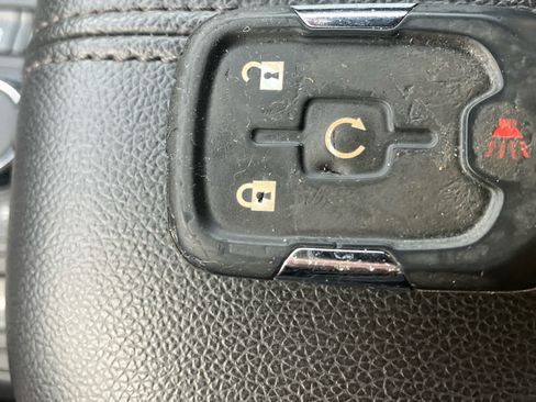 Used 2024 GMC Terrain SLE w/ Driver Convenience Package FWD image 28