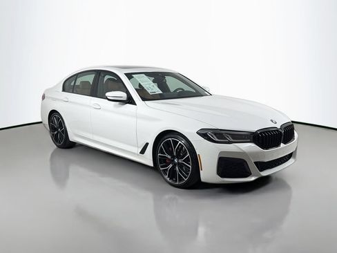 Used 2022 BMW 530i w/ M Sport Package RWD image 3