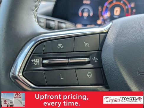Used 2024 Chevrolet Traverse Z71 w/ Enhanced Driving Package AWD/4WD image 17