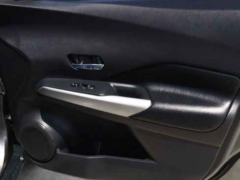 Used 2020 Nissan Kicks SR w/ SR Premium Package FWD image 16