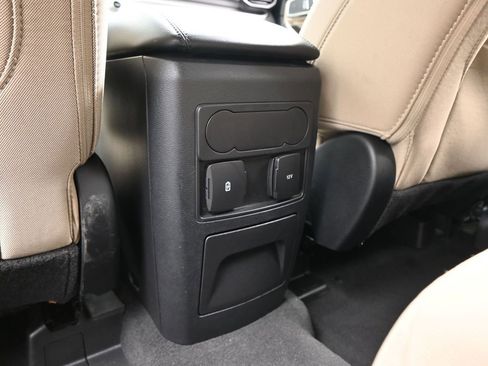 Used 2022 Ford Explorer XLT image 15