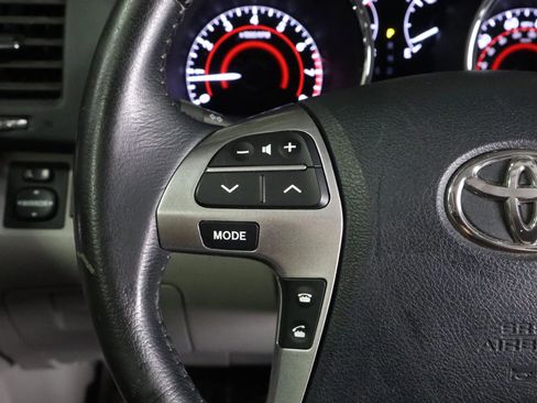 Used 2013 Toyota Highlander Limited image 27