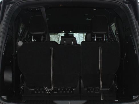 Used 2023 Chrysler Pacifica Touring-L w/ S Appearance Package image 13