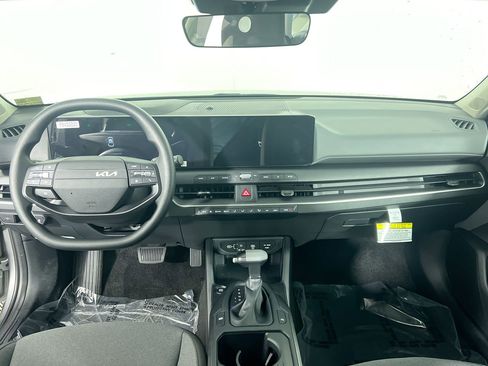 New 2025 Kia K4 LXS image 30