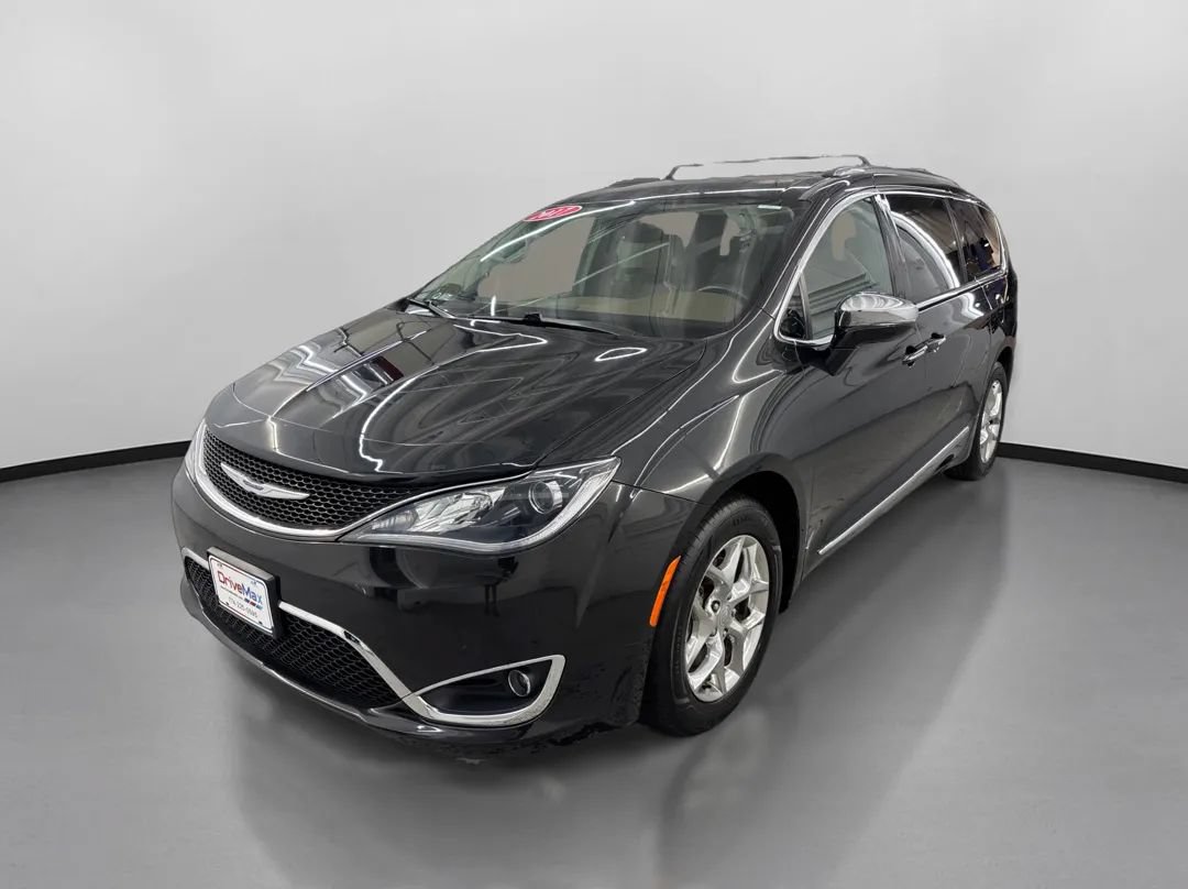 Used 2017 Chrysler Pacifica Limited FWD image 4