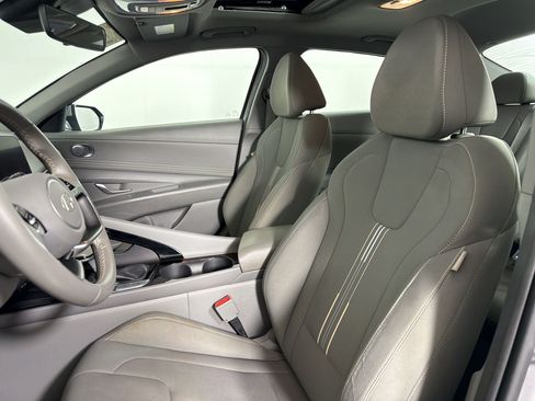 Used 2025 Hyundai Elantra SEL FWD image 4