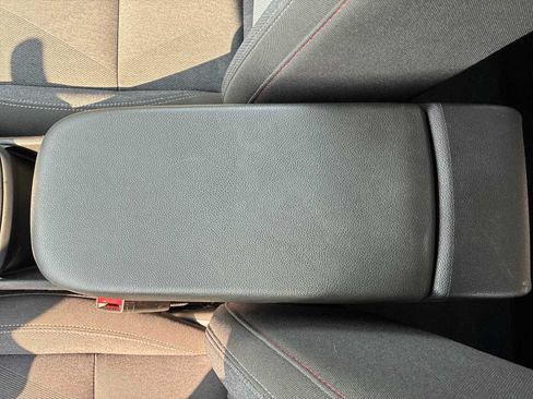 Used 2024 Chevrolet Trax RS w/ Sunroof Package FWD image 22