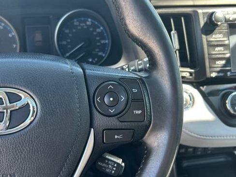 Used 2018 Toyota RAV4 XLE AWD/4WD image 19