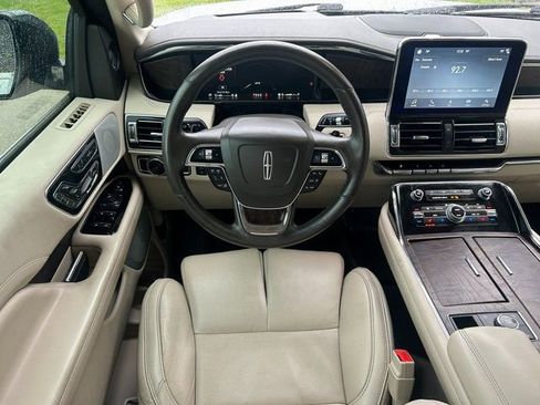 Used 2019 Lincoln Navigator Reserve image 29