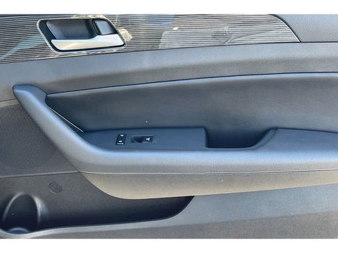 Used 2018 Hyundai Sonata Limited image 19