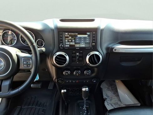 Used 2014 Jeep Wrangler Unlimited Rubicon w/ Connectivity Group AWD/4WD image 12