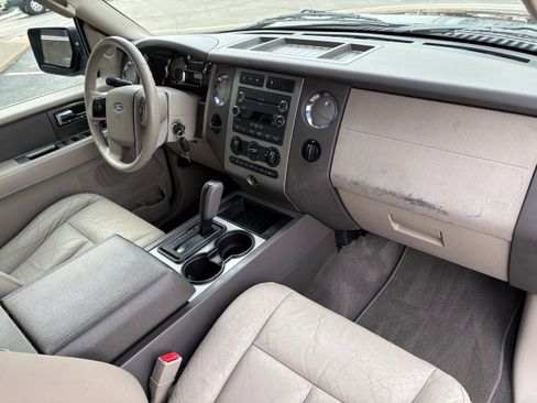 Used 2010 Ford Expedition EL XLT image 30