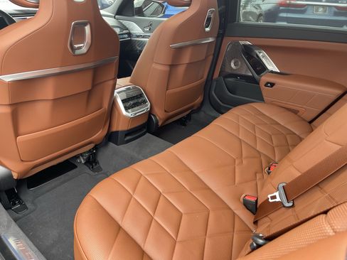 Certified 2025 BMW 760i xDrive w/ Executive Package AWD/4WD image 16