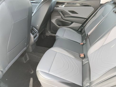 New 2026 Volkswagen Tiguan SE image 18