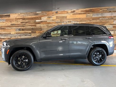 New 2026 Jeep Grand Cherokee Altitude AWD/4WD image 16