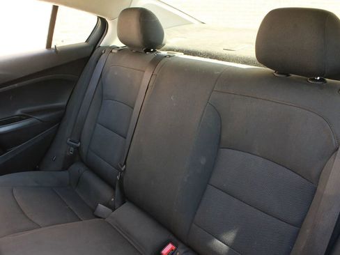 Used 2018 Chevrolet Cruze LS FWD image 13
