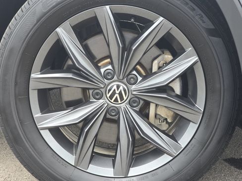 Certified 2024 Volkswagen Tiguan SE AWD/4WD image 14
