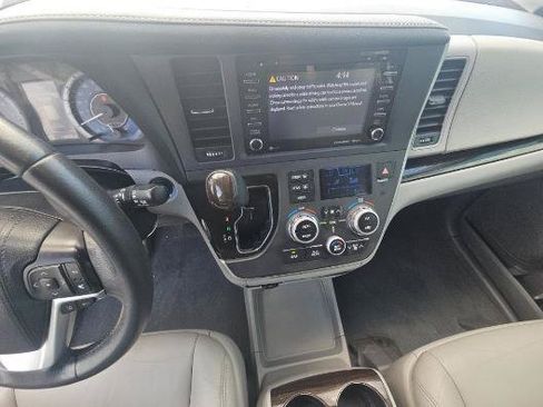 Used 2020 Toyota Sienna XLE FWD image 14