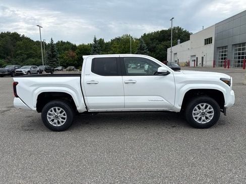 Used 2026 Toyota Tacoma SR5 AWD/4WD image 13