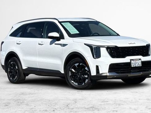 Certified 2025 Kia Sorento S AWD/4WD image 2