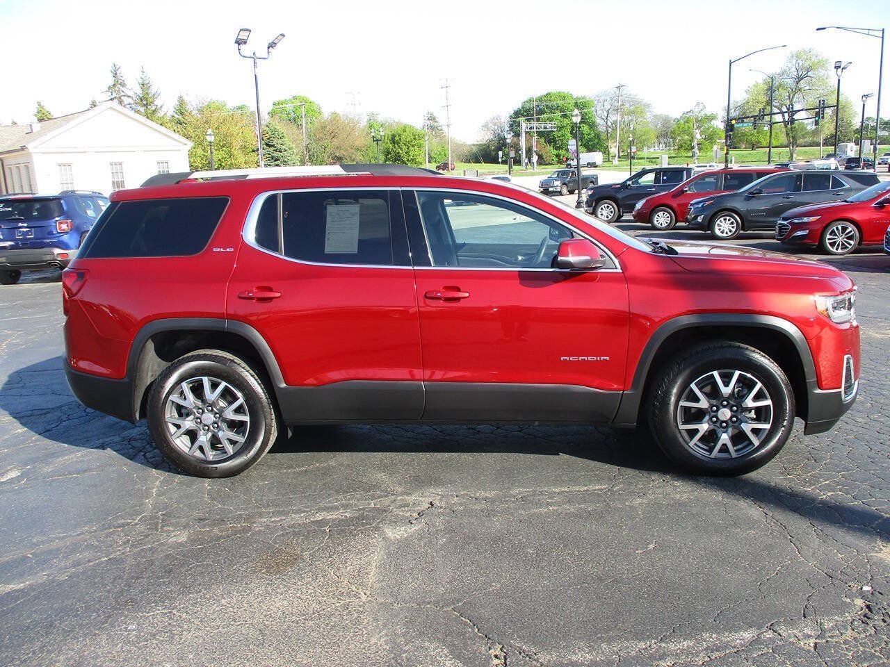 Used 2023 GMC Acadia SLE w/ Driver Convenience Package FWD image 4
