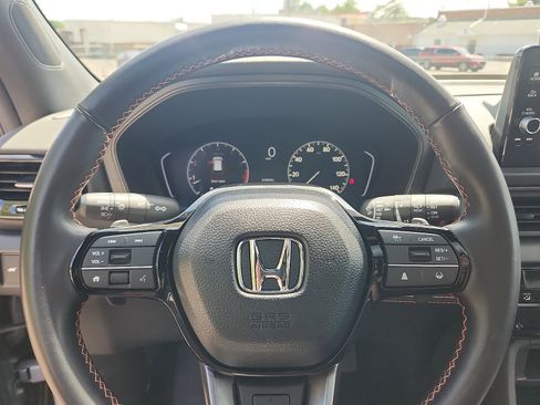 Used 2025 Honda Pilot TrailSport image 19