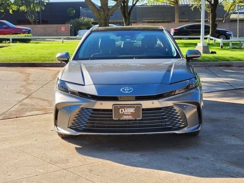 Used 2025 Toyota Camry XLE image 10