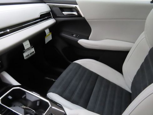 Used 2025 Mitsubishi Outlander SE FWD image 20