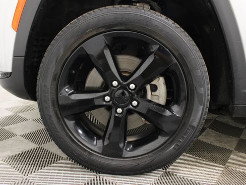 Used 2024 Jeep Grand Cherokee L Limited w/ Black Appearance Package AWD/4WD image 41