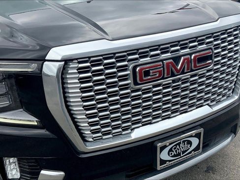 Used 2023 GMC Yukon XL Denali AWD/4WD image 28