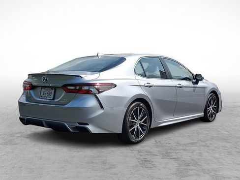 Used 2023 Toyota Camry SE FWD image 6