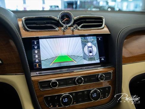 Used 2023 Bentley Bentayga Extended Wheelbase AWD/4WD image 48
