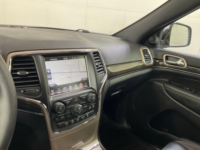 Used 2017 Jeep Grand Cherokee Overland AWD/4WD image 14