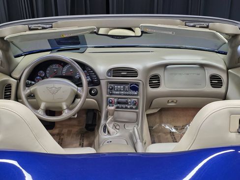 Used 2004 Chevrolet Corvette Convertible w/ Preferred Equipment Group RWD image 2