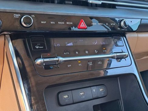 Used 2024 Kia Carnival EX FWD image 16