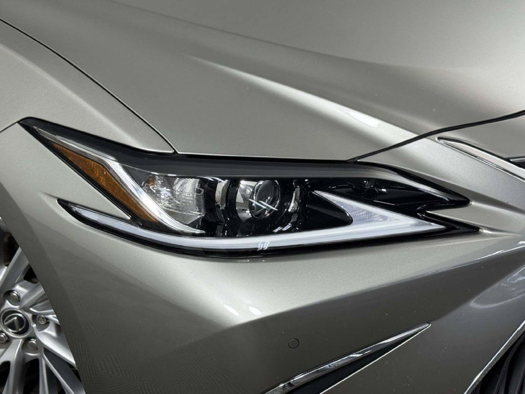 Used 2021 Lexus ES 300h w/ Accessory Package 2 FWD image 15