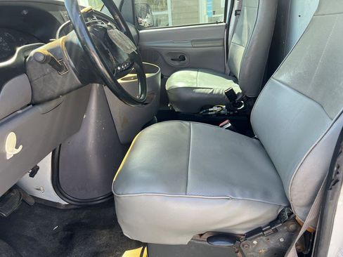 Used 1998 Ford E-250 and Econoline 250 RWD image 13
