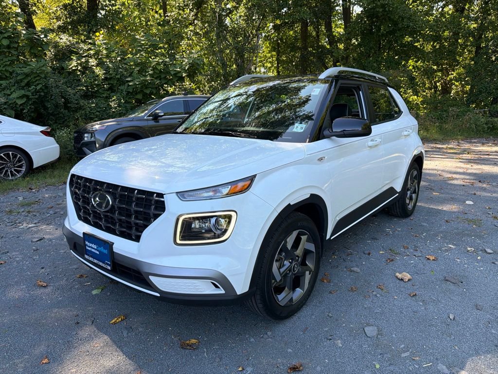 Certified 2023 Hyundai Venue Limited w/ Cargo Package FWD image 1