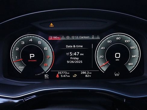 Used 2024 Audi Q8 Premium image 46