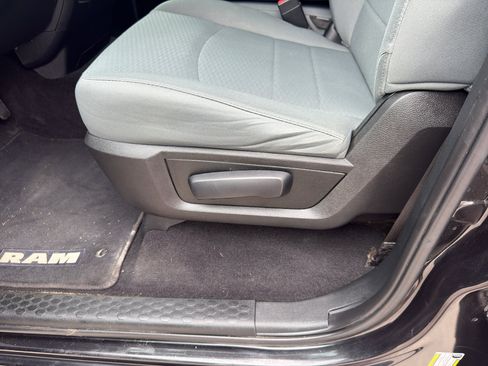 Used 2018 RAM 1500 Express AWD/4WD image 15