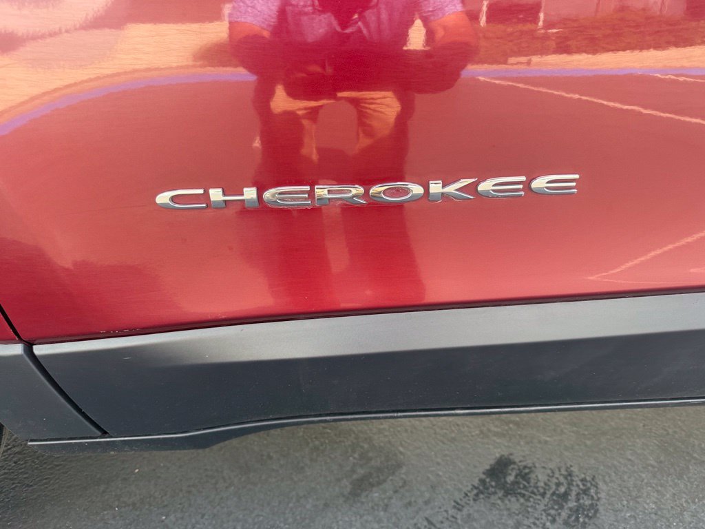 Used 2020 Jeep Cherokee Latitude AWD/4WD image 23