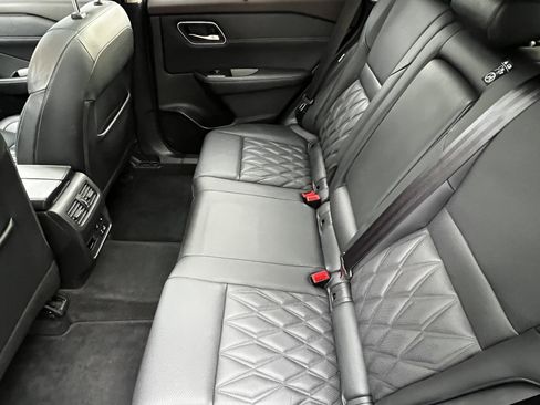 Used 2022 Nissan Rogue Platinum w/ Head-Up Display Package image 32