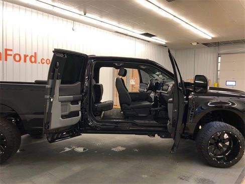 Used 2023 Ford F250 XLT w/ XLT Premium Package image 40