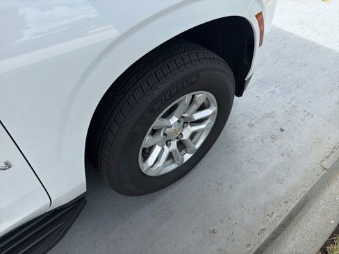 Used 2026 Chevrolet Suburban LS RWD image 15